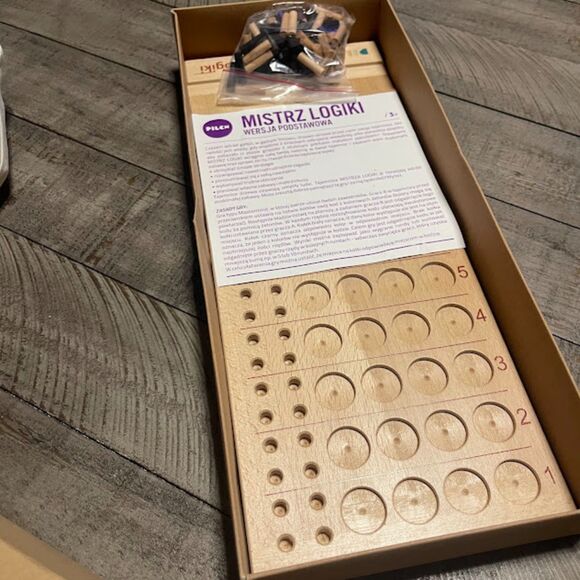 PILCH Mistrz Logiki (Master of Logic) – Polish Board Game - Picture 2 of 3